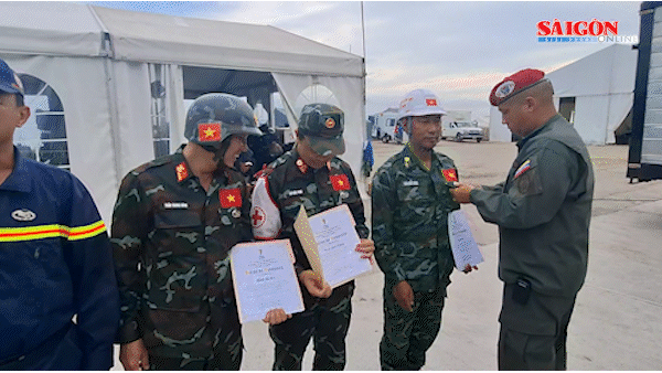 Đo&agrave;n cứu nạn, cứu hộ Việt Nam được trao tặng Huy chương Anh h&ugrave;ng Venezuela