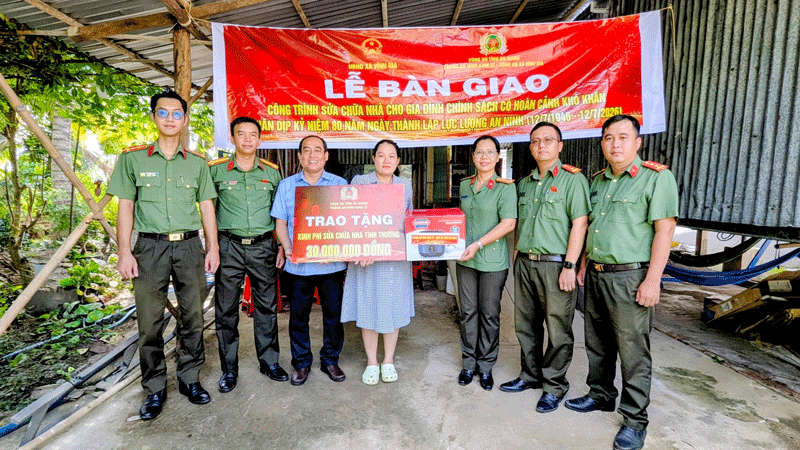 An Giang: Bàn giao nhà cho lực lượng tham gia bảo vệ an ninh, trật tự ở cơ sở