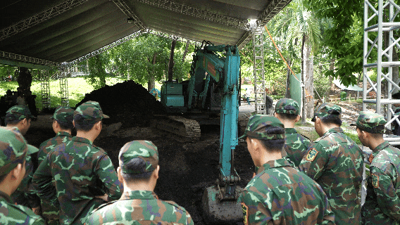 Mệnh lệnh từ tr&aacute;i tim dưới những m&aacute;i bạt ở C&ocirc;ng vi&ecirc;n L&ecirc; Thị Ri&ecirc;ng