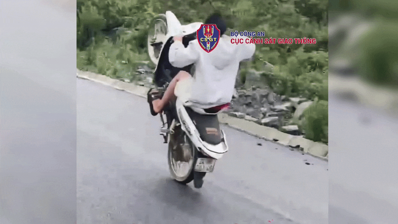 Con 'bốc đầu' xe m&aacute;y, bố bị tịch thu xe v&agrave; phạt tiền
