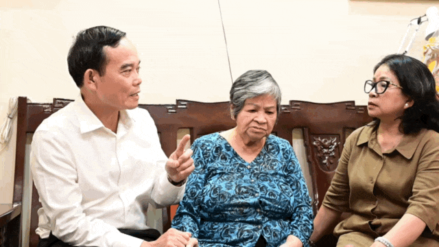 B&iacute; thư Th&agrave;nh ủy TPHCM Trần Lưu Quang thăm c&aacute;c gia đ&igrave;nh ch&iacute;nh s&aacute;ch ti&ecirc;u biểu