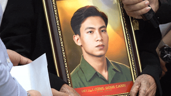 Phục dựng ảnh liệt sĩ: Mỗi bức ảnh là một mảnh ký ức thiêng liêng