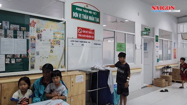 Những 'chiến binh' nhỏ tuổi ở phòng chạy thận