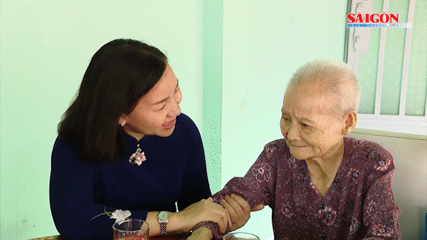L&atilde;nh đạo Ủy ban MTTQ Việt Nam TPHCM thăm, tặng qu&agrave; c&aacute;c Mẹ Việt Nam Anh h&ugrave;ng
