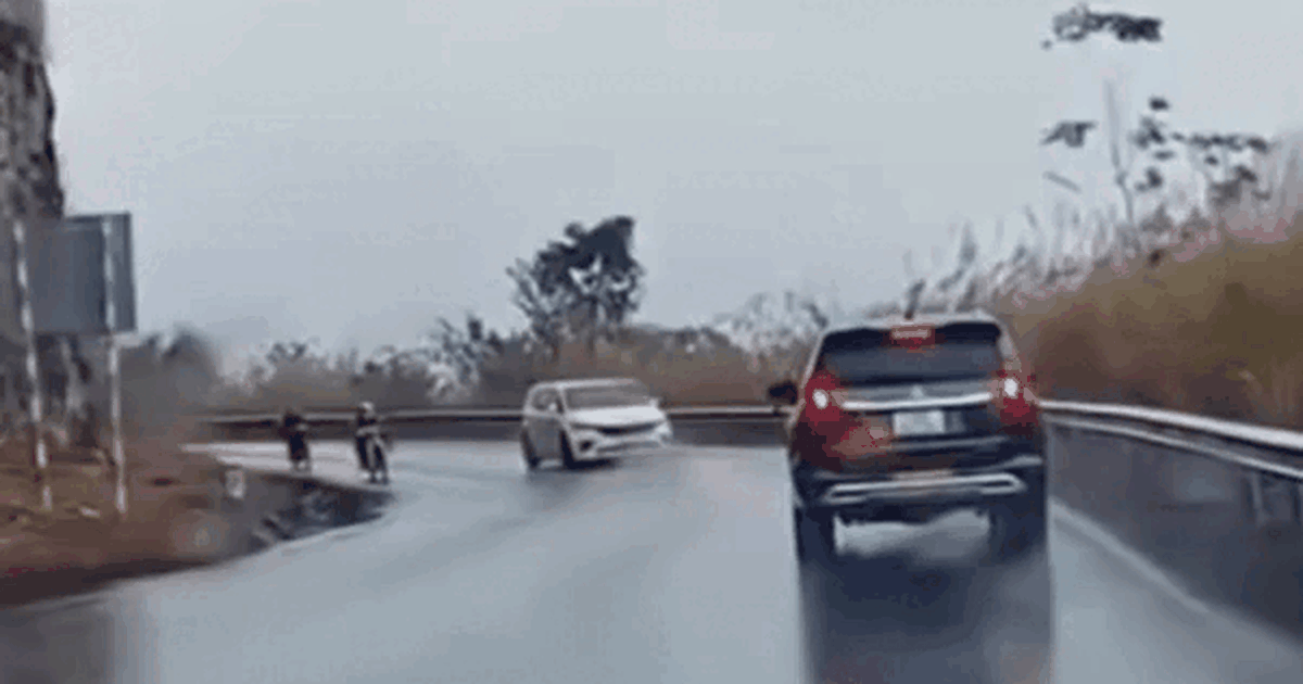 Cục CSGT đề xuất kh&ocirc;ng cho 'mượn' l&agrave;n ngược chiều để vượt xe