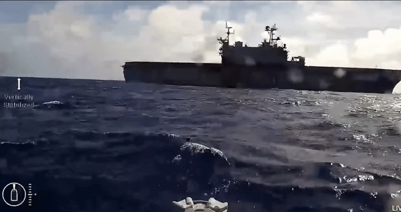 Xuồng không người lái cảm tử GARC 'khoét thủng' tàu đổ bộ tấn công USS Peleliu trong cuộc tập trận RIMPAC