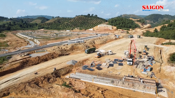 Trên công trường đường cao tốc Tân Phú – Bảo Lộc và Bảo Lộc – Liên Khương