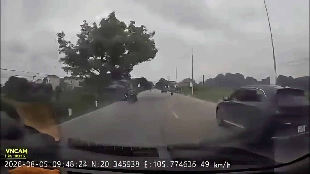Clip: Ô tô lấn làn để vượt, gây họa cho xe máy