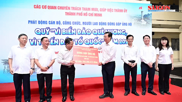Cán bộ, công chức ủng hộ Quỹ 'Vì biển đảo quê hương - Vì tuyến đầu Tổ quốc' TPHCM