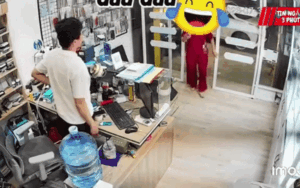 Vào cửa hàng điện thoại, khách nữ hỏi một câu khiến người chủ sửng sốt