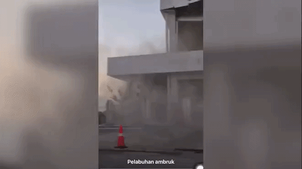 Khoảnh khắc nhà cửa đổ sập, người dân la hét khi động đất 7,7 độ ở Indonesia