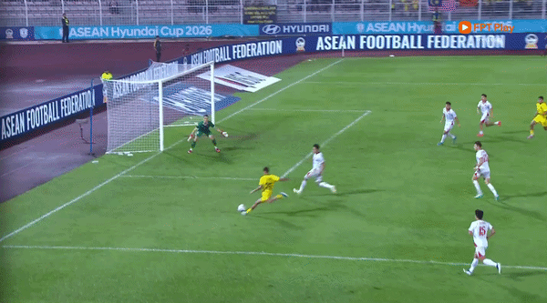 Chấm điểm cầu thủ Việt Nam vs Malaysia: Người h&ugrave;ng Patrik L&ecirc; Giang