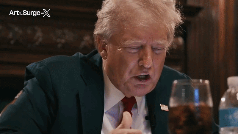 Nữ trợ l&yacute; xinh đẹp c&oacute; biệt danh 'm&aacute;y in' của Tổng thống Trump