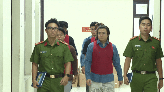 Khởi tố Phạm Tuấn - 'đàn em' của Khá Bảnh cùng 9 đối tượng đăng video bạo lực