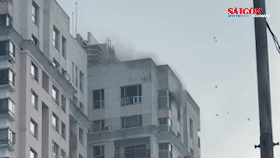Hiện trường vụ cháy tầng cao chung cư trên đường Cao Đạt