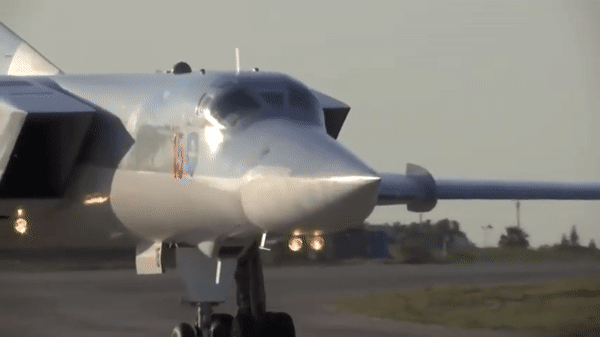Vì sao 'Thiên nga trắng' Tu-22M3 trở thành máy bay quốc bảo của Nga?