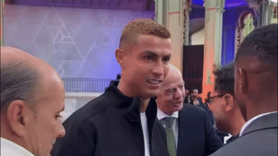 Phản ứng của Ronaldo khi chạm mặt Infantino