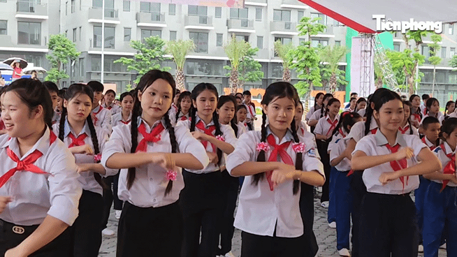 S&ocirc;i nổi m&agrave;n tranh t&agrave;i của thiếu nhi Nghệ An tại Hội thi Nghi thức Đội cấp tỉnh