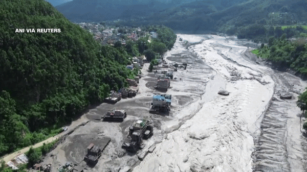 Lũ 'tử thần' quét biên giới Nepal - Trung Quốc, ít nhất 160 người chết