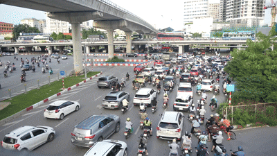 D&ograve;ng xe ken đặc, người d&acirc;n chật vật rời H&agrave; Nội trước kỳ nghỉ 2/9