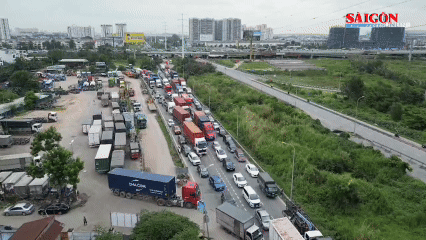Cửa ng&otilde; ph&iacute;a Đ&ocirc;ng TPHCM &ugrave;n ứ k&eacute;o d&agrave;i 10km ng&agrave;y đầu nghỉ lễ 2-9
