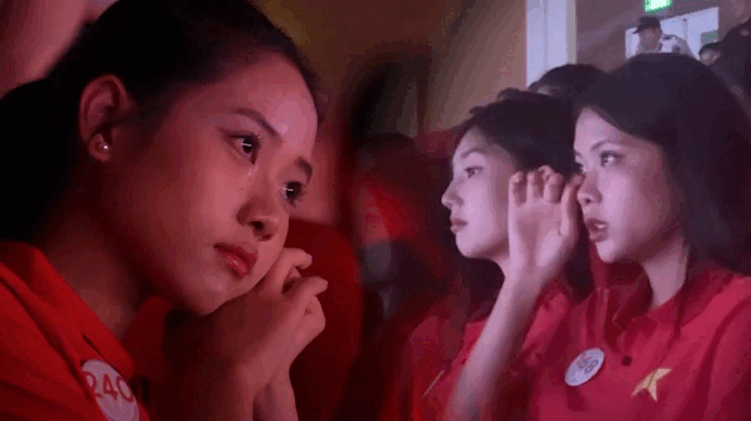 Kh&oacute;c, tự h&agrave;o khi xem bản h&ugrave;ng ca đất nước