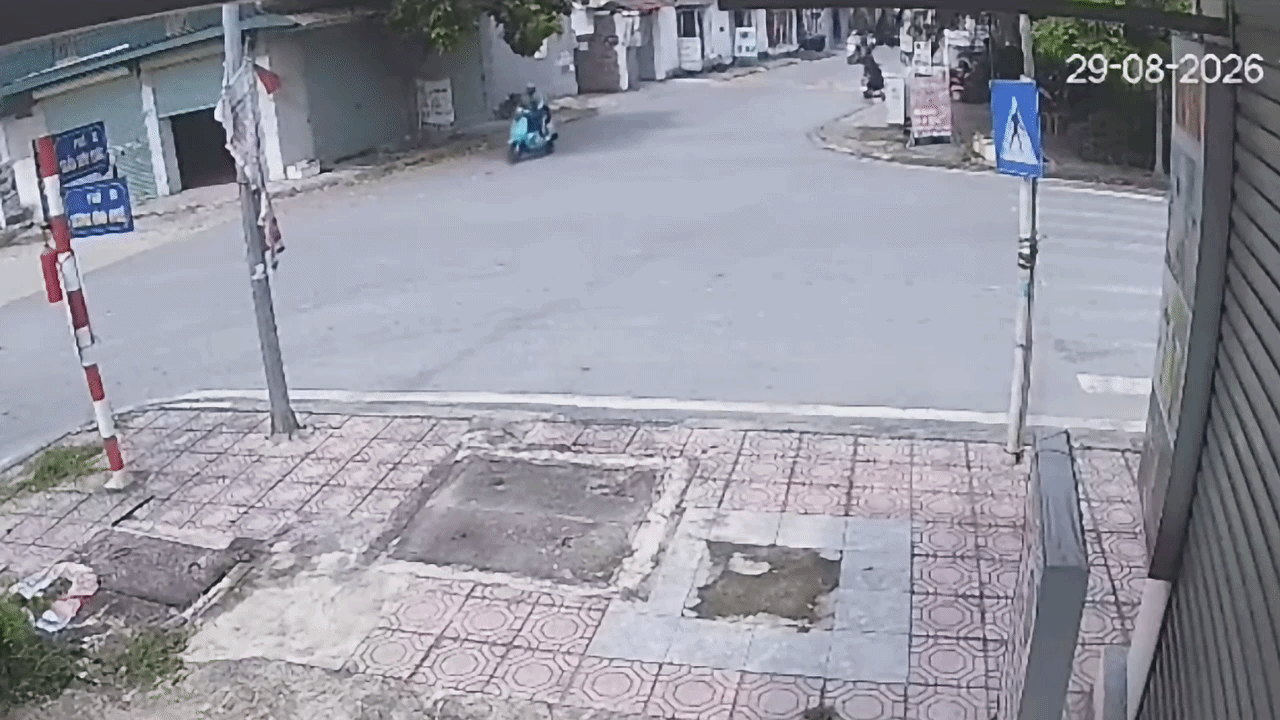 Clip: Tài xế công nghệ phóng nhanh, bị ô tô tông bay lên không