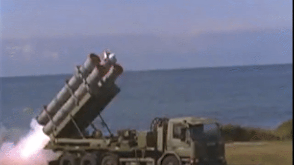 Mỹ thử nghiệm hệ thống tên lửa diệt hạm Harpoon phóng từ đất liền