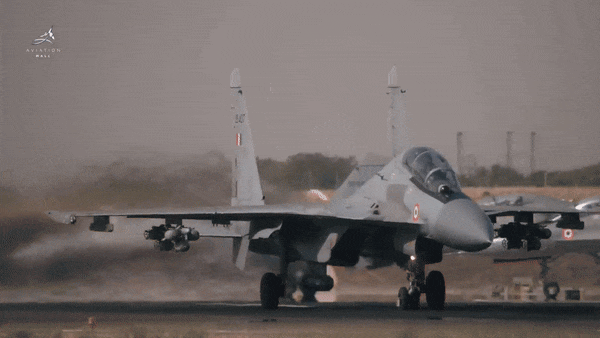 Su-30MKI: Vì sao Ấn Độ biến tiêm kích Nga thành một phiên bản riêng?