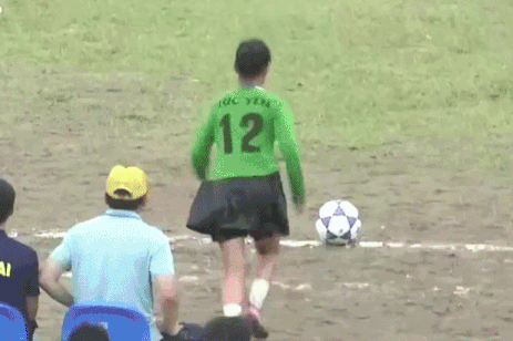 Ghi bàn 'để đời', nữ công nhân làm 20 mâm cỗ mừng vô địch VTV Cup