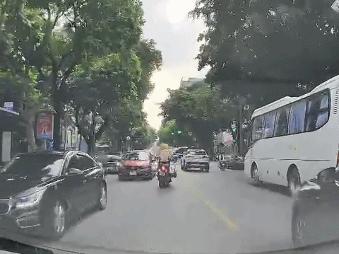 Chuyện của đại úy CSGT 10 lần 'mở đường' đưa người dân đi cấp cứu