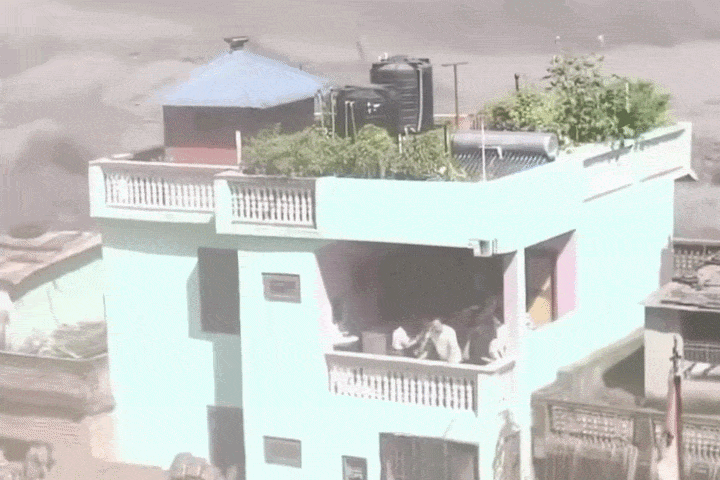 Vì sao một ngôi nhà đứng vững giữa lũ quét ở Nepal?