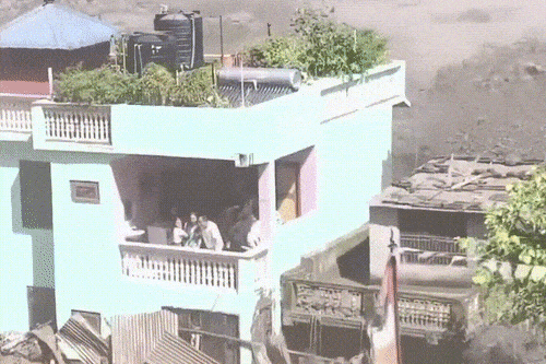 Một giờ sinh tử trong ngôi nhà đứng vững giữa lũ quét ở Nepal