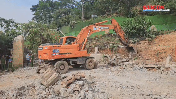 Hà Nội: Cưỡng chế công trình vi phạm trên đất rừng phòng hộ ở xã Kim Anh