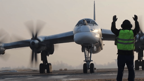 Tu-95: Những thông số khiến 'Gấu Nga' trở thành oanh tạc cơ chiến lược