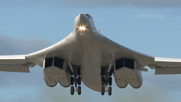 Vì sao oanh tạc cơ Tu-160 có cánh cụp biến đổi?