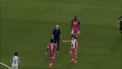 Vinicius phớt lờ Mourinho?