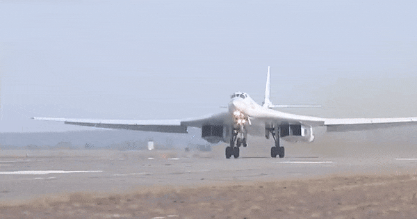 Tu-160M2: 'Thiên nga trắng' mới khác bản cũ như thế nào?