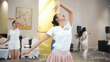 Thí sinh Hoa hậu Việt Nam học múa