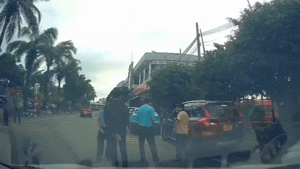 [Clip] Hai tài xế đánh nhau gây náo loạn bến xe Miền Đông cũ
