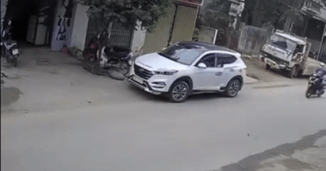 Mở cửa ô tô thiếu quan sát bị phạt nặng thế nào?