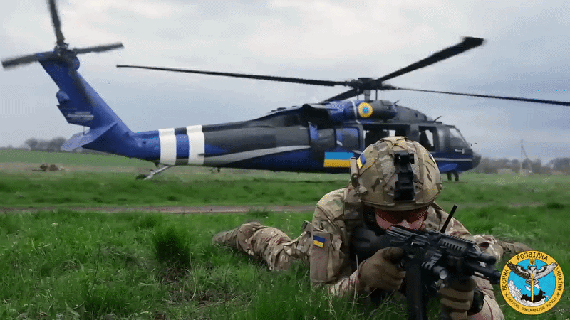 Trực thăng UH-60 Black Hawk của tình báo quân đội Ukraine có gì đặc biệt?