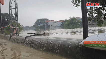 Hà Nội: Sông Bùi dâng cao gây ngập sâu