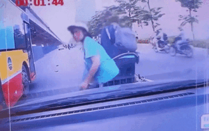 Clip: Nữ sinh cúi đầu cảm ơn tài xế, biết lý do ai cũng khen ngợi
