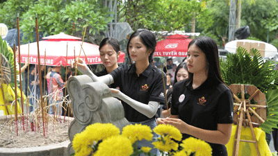 53 thí sinh Hoa hậu Việt Nam dâng hương tại Nghĩa trang Liệt sĩ Quốc gia Vị Xuyên