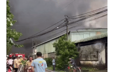 Cháy xưởng gỗ ở Đồng Nai