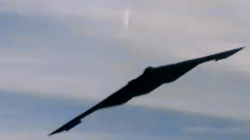 B-2 bay 44 giờ: 'Bóng ma' Mỹ xuyên nửa vòng Trái Đất tới Afghanistan