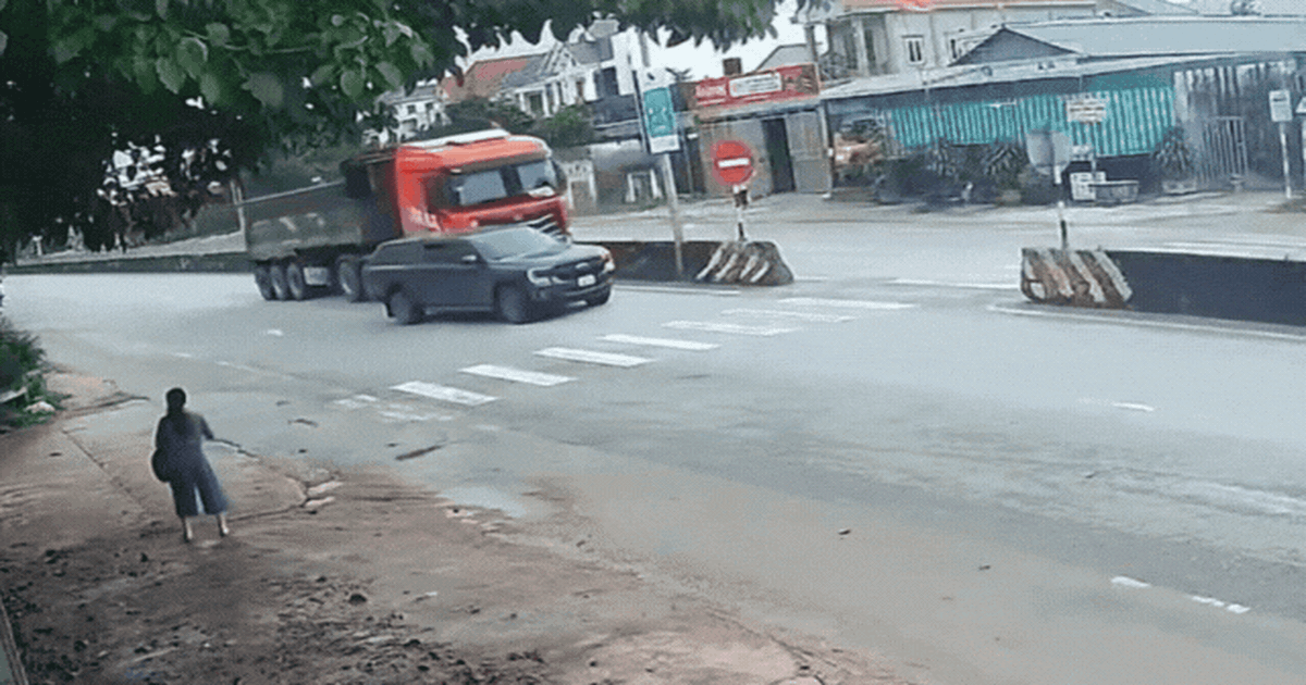 Bật xi nhan rồi 'bẻ lái' sang làn khác gây tai nạn nghiêm trọng