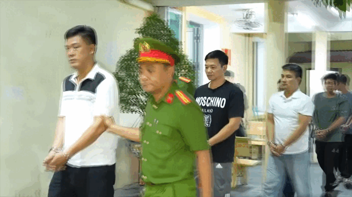 Khởi tố nhóm đối tượng 'núp bóng' công ty để hoạt động đòi nợ thuê