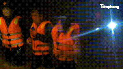 CLIP: Nước lũ dâng hơn 1 m, hàng chục hộ dân phải di dời khẩn cấp